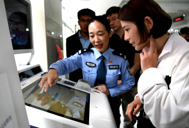 j9九游会官方网站郑州推出警务自助效劳一体机