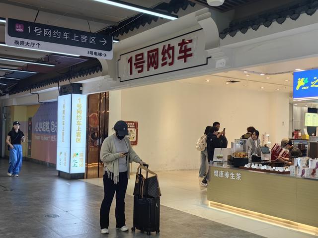 九游会J9官方网站天下上最难讨论的网约车在高铁站？南京姑苏杭州用上叫号体系1分钟